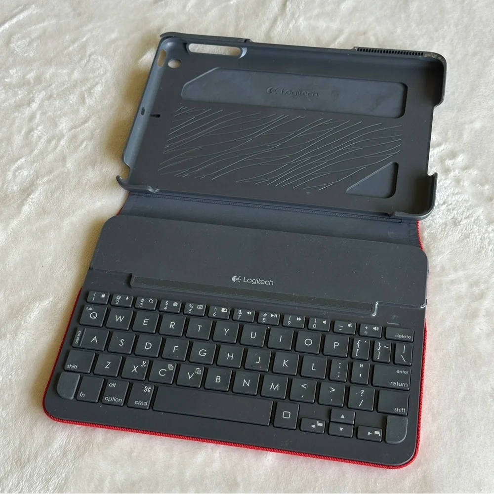 Logitech ipad case with keyboard
